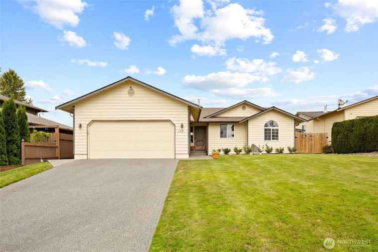 Photo of 115 Tompkins Pl Granite Falls, WA 98252