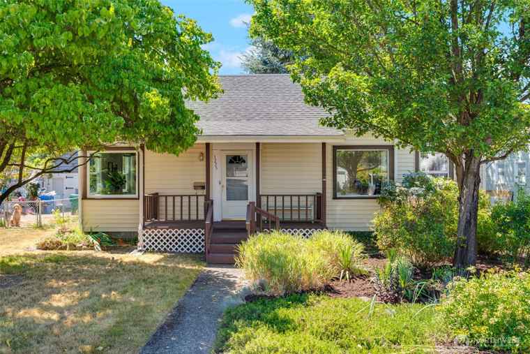 Photo of 3225 Pear St SE Olympia, WA 98501