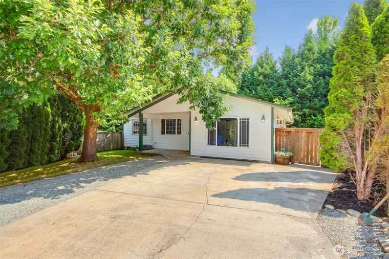 Photo of 524 Brown St SE Orting, WA 98360