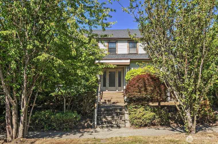 Photo of 2323 31st Ave S Seattle, WA 98144