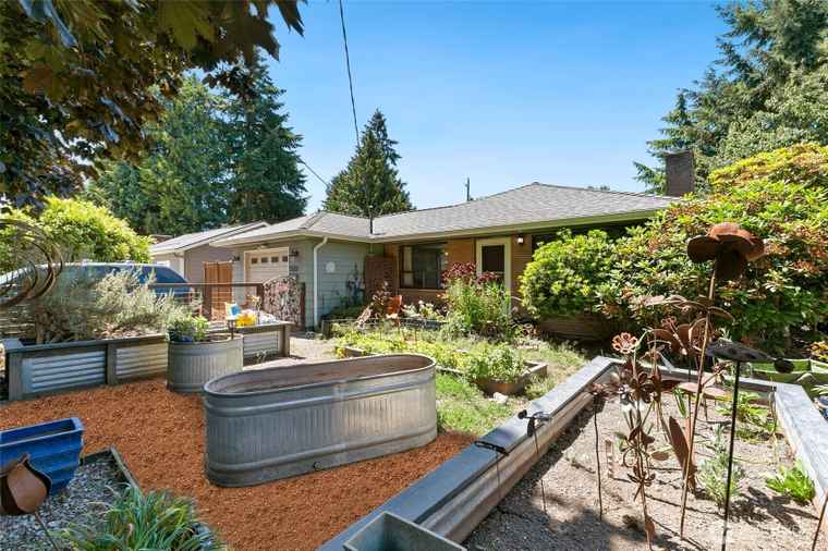 Photo of 7525 28th Ave SW Seattle, WA 98126