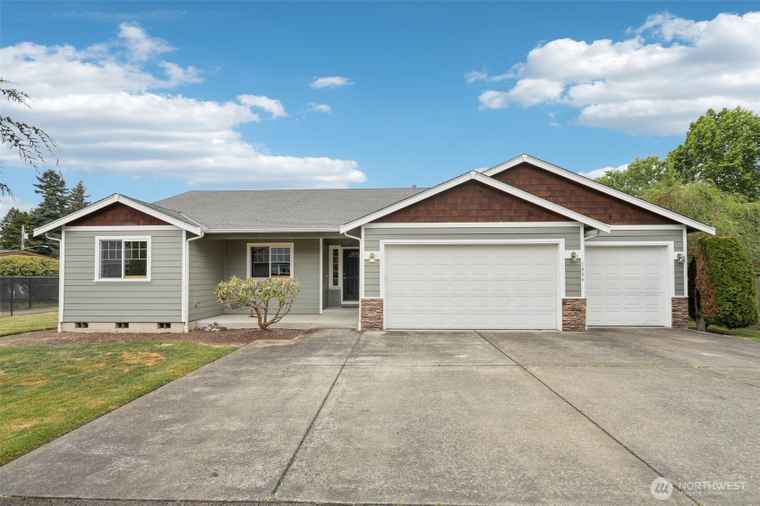 Photo of 1006 18th St NW Puyallup, WA 98371