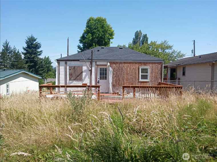 Photo of 13055 33rd Ave S Tukwila, WA 98168