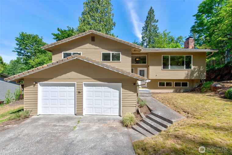 Photo of 14618 NE 178th St Woodinville, WA 98072