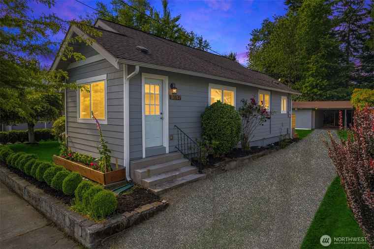 Photo of 38362 SE Cedar St Snoqualmie, WA 98065