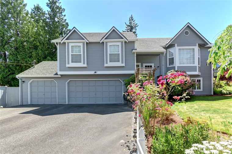 Photo of 608 Harvest Rd Bothell, WA 98012