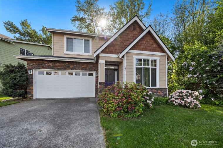 Photo of 671 Vashon Pl NE Renton, WA 98059