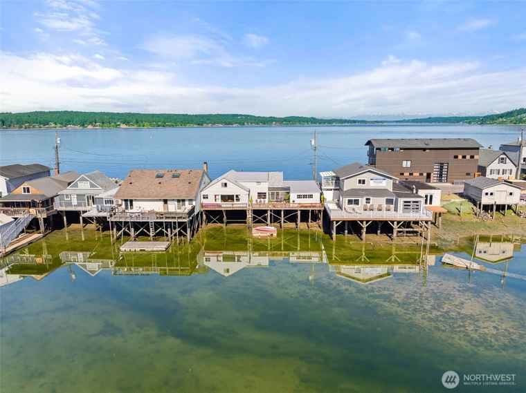 Photo of 2423 Day Island Blvd W University Place, WA 98466
