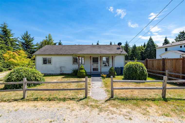 Photo of 405 Burrows Ln Sedro Woolley, WA 98284