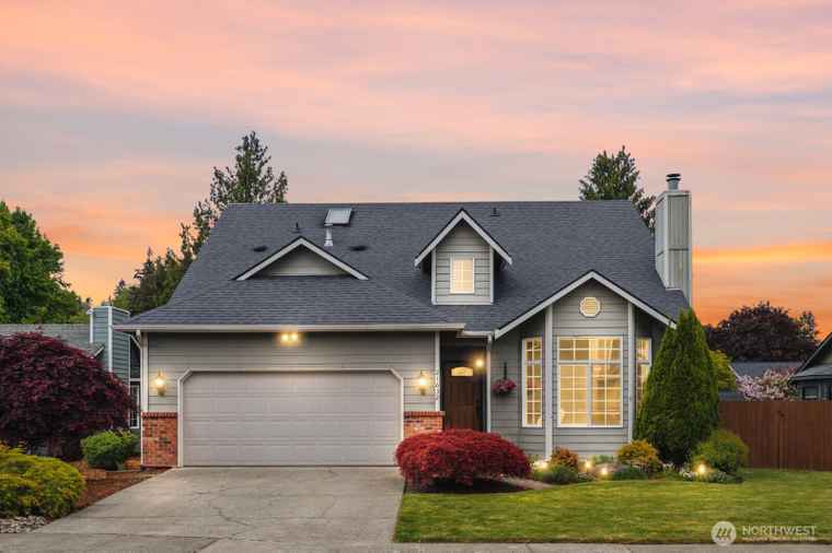 Photo of 21632 SE 238th St Maple Valley, WA 98038