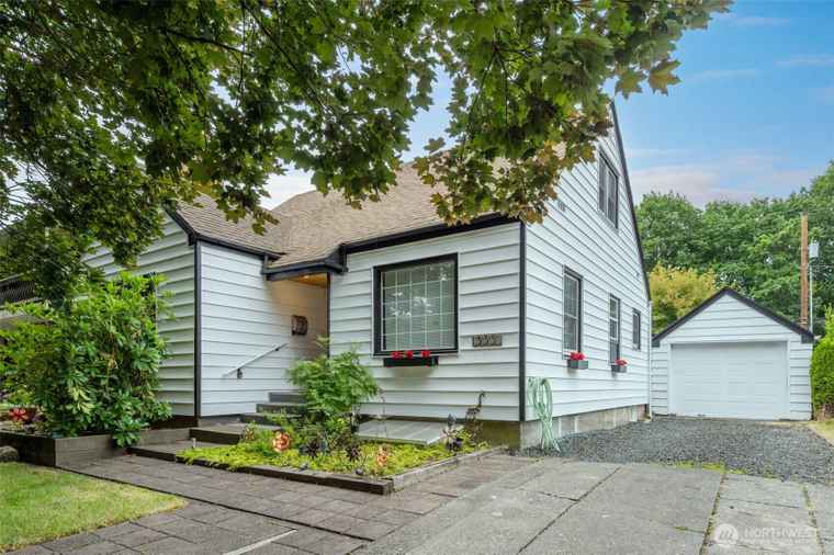 Photo of 1333 21st Ave Longview, WA 98632