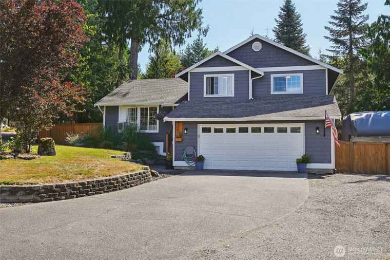 Photo of 30416 Cumberland Dr Black Diamond, WA 98010