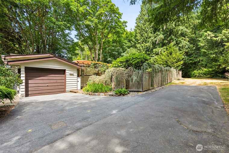 Photo of 4012 NE 197th St Lake Forest Park, WA 98155