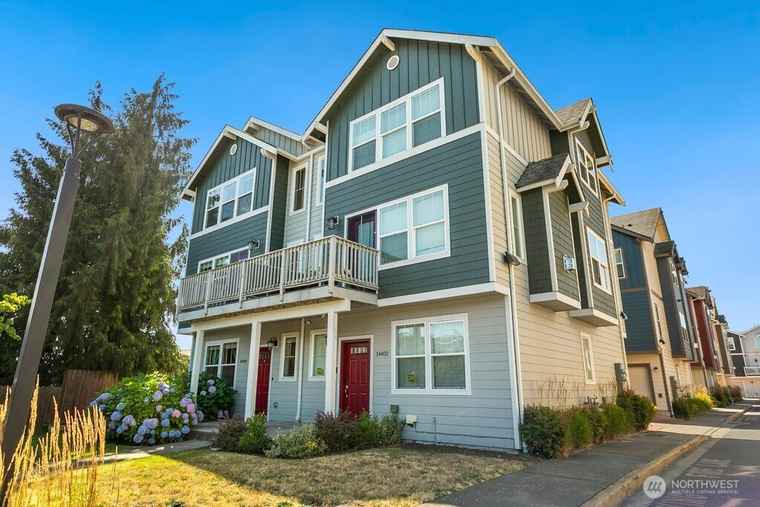 Photo of 14404 34th Ln S Tukwila, WA 98168