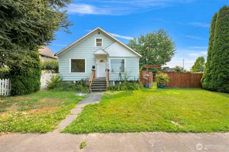 Photo of 112 Milwaukee St Mount Vernon, WA 98273