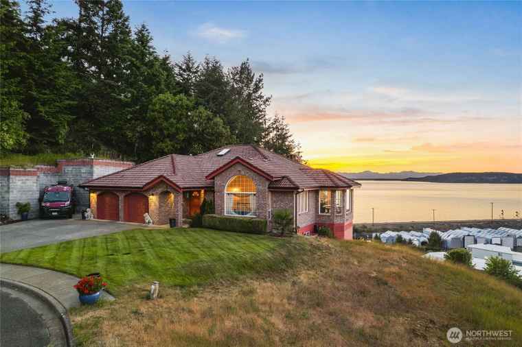 Photo of 2781 Chambers Point Ct Steilacoom, WA 98388