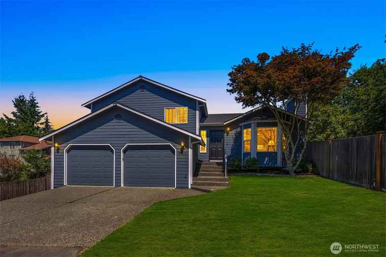 Photo of 8826 NE 152nd St Kenmore, WA 98028