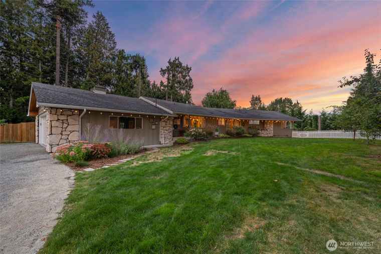 Photo of 1519 Meadowlark Ln Mount Vernon, WA 98273