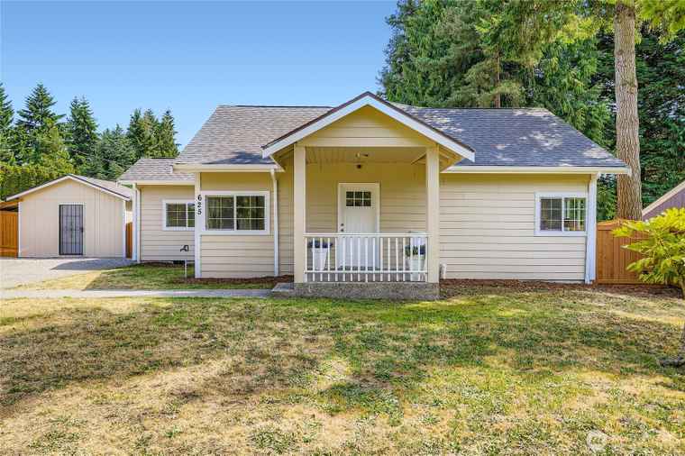 Photo of 625 SW 122nd St Seattle, WA 98146