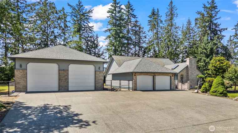Photo of 17512 Waller Rd E Tacoma, WA 98446