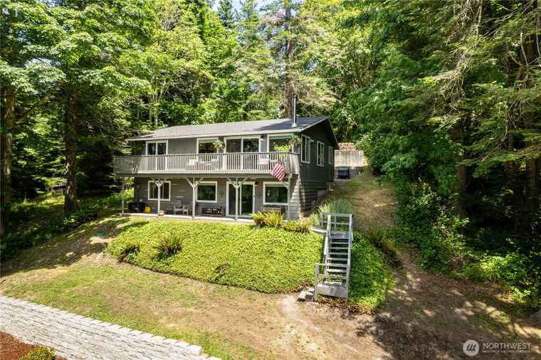 Photo of 2097 Gull Way Camano Island, WA 98282