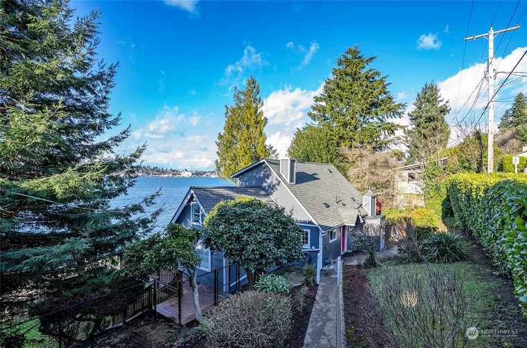Photo of 320 Perry Ave N Port Orchard, WA 98366