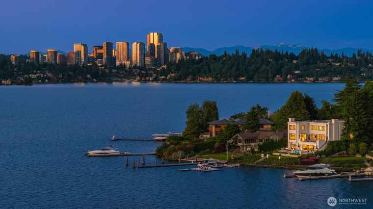 Photo of 1615 Roanoke Way Mercer Island, WA 98040