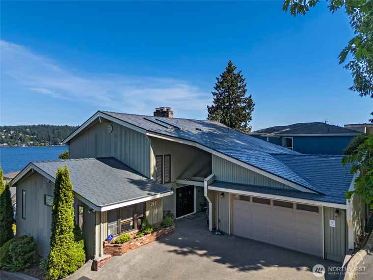Photo of 3911 NE 158th Ln Lake Forest Park, WA 98155
