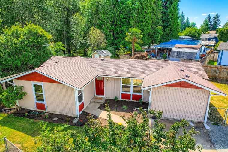 Photo of 10985 SE 225th St Kent, WA 98031