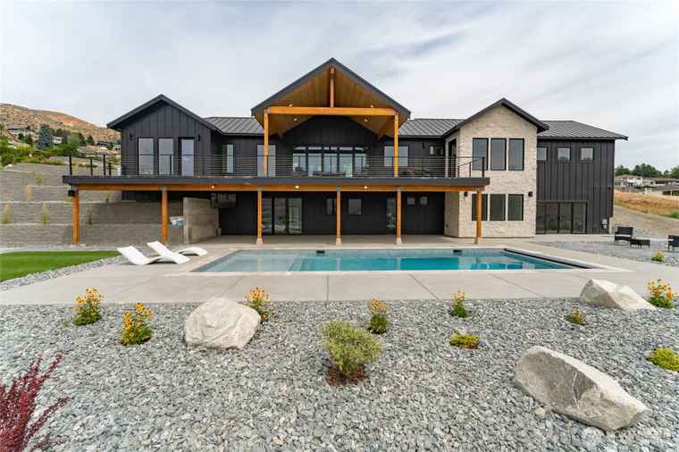 Photo of 134 Hillcrest Pl Chelan, WA 98816