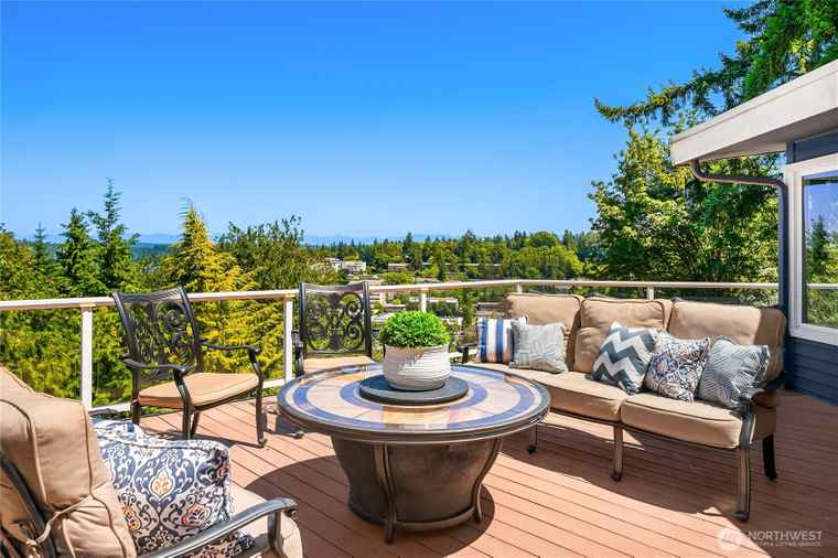 Photo of 7440 SE 32nd St Mercer Island, WA 98040