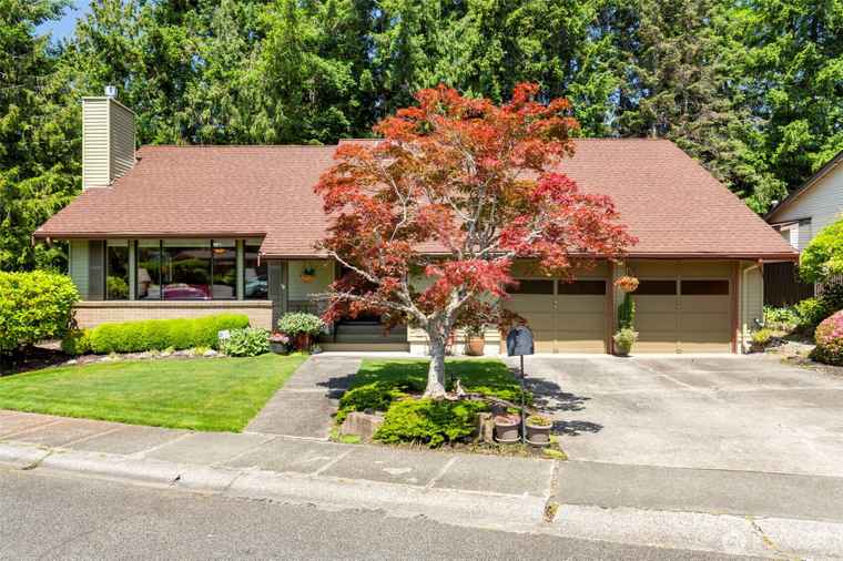 Photo of 924 S 245th Pl Des Moines, WA 98198