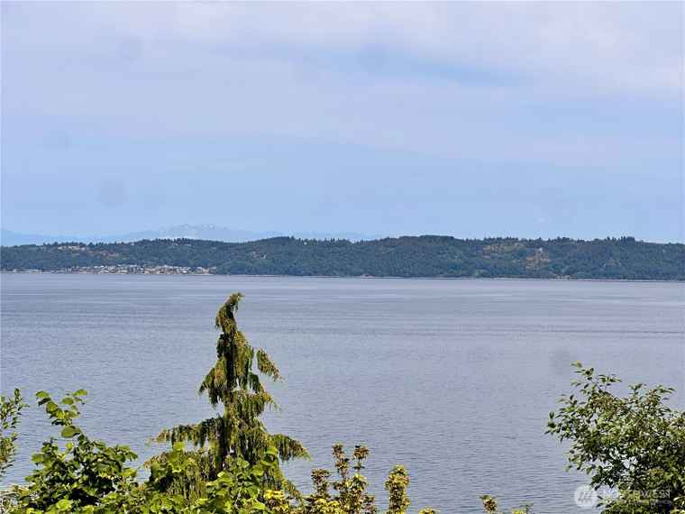 Photo of 1445 SW 296th St Federal Way, WA 98023