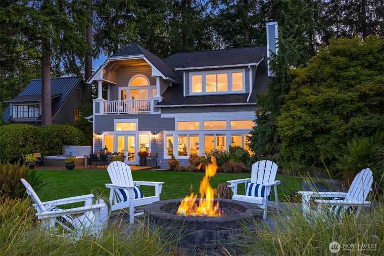 Photo of 10668 NE Manor Ln Bainbridge Island, WA 98110