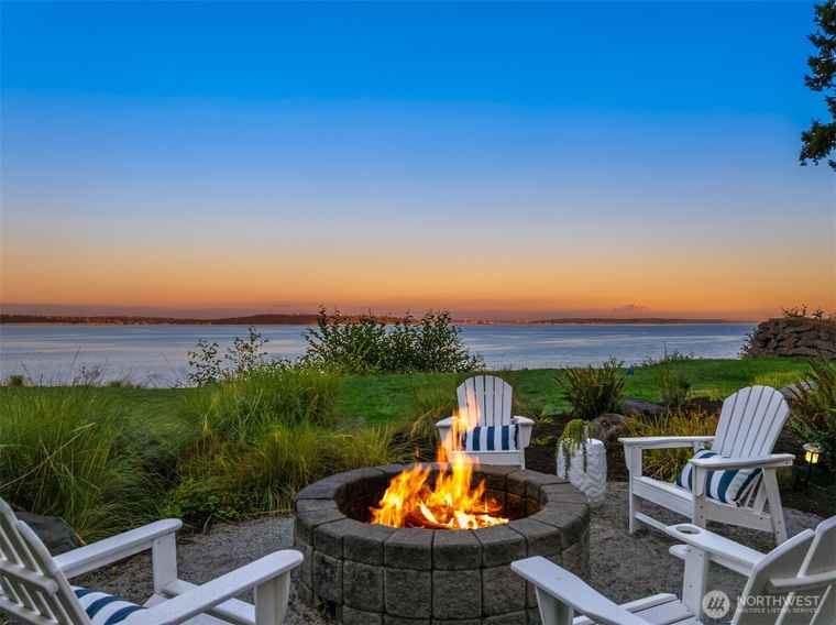 Photo of 10668 NE Manor Ln Bainbridge Island, WA 98110