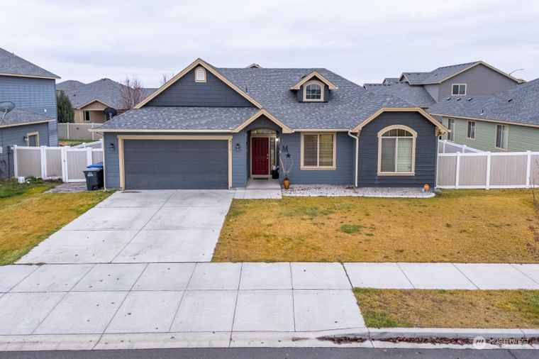 Photo of 4719 Badger St Moses Lake, WA 98837