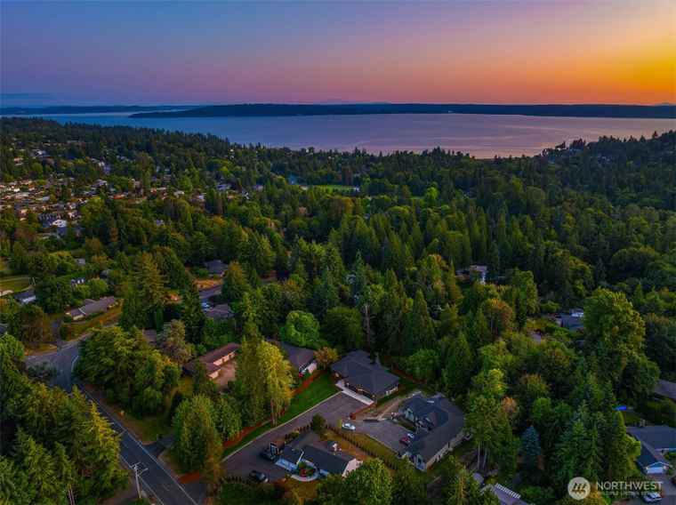 Photo of 17163 4th Ave SW Normandy Park, WA 98166