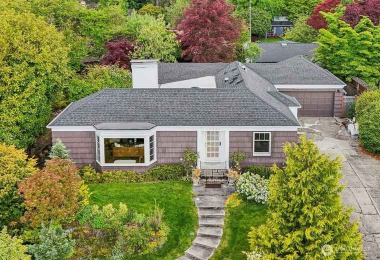 Photo of 16255 38th Ave NE Lake Forest Park, WA 98155
