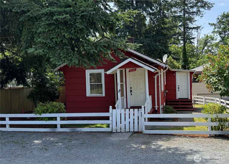 Photo of 9715 37th Ave SW Seattle, WA 98126