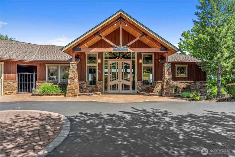 Photo of 1680 Skyline Dr Wenatchee, WA 98801