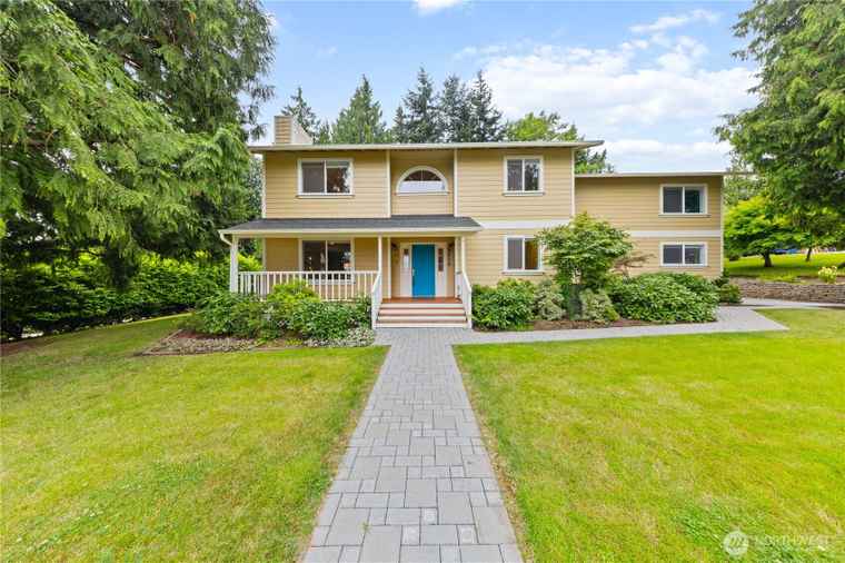 Photo of 2515 16th St Anacortes, WA 98221