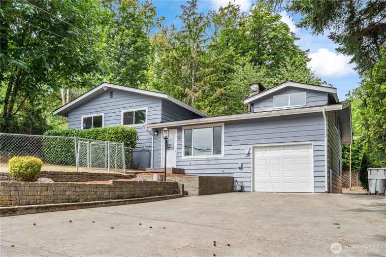 Photo of 17611 118th Ave SE Renton, WA 98058