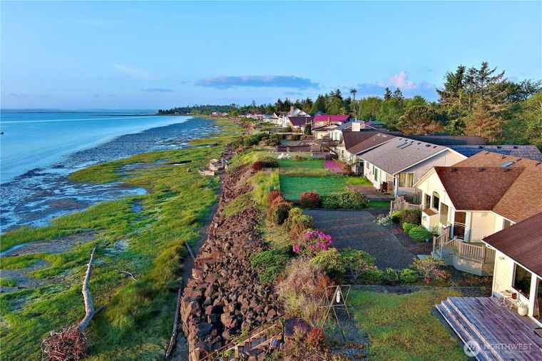 Photo of 374 Harbor View Loop SE Ocean Shores, WA 98569