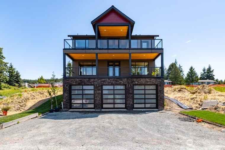 Photo of 3706 W 3rd St Anacortes, WA 98221