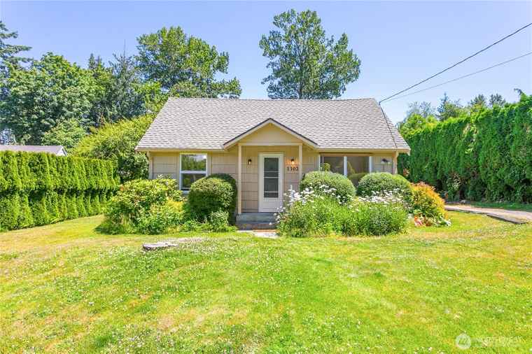 Photo of 1302 Roland St Bellingham, WA 98229