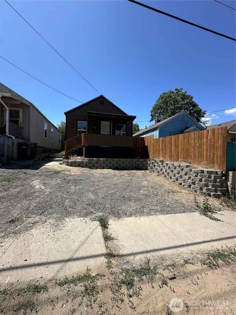 Photo of 836 S Cashmere St Wenatchee, WA 98801