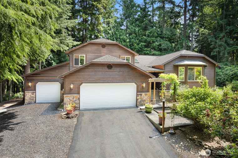 Photo of 19812 163rd Ave NE Woodinville, WA 98072