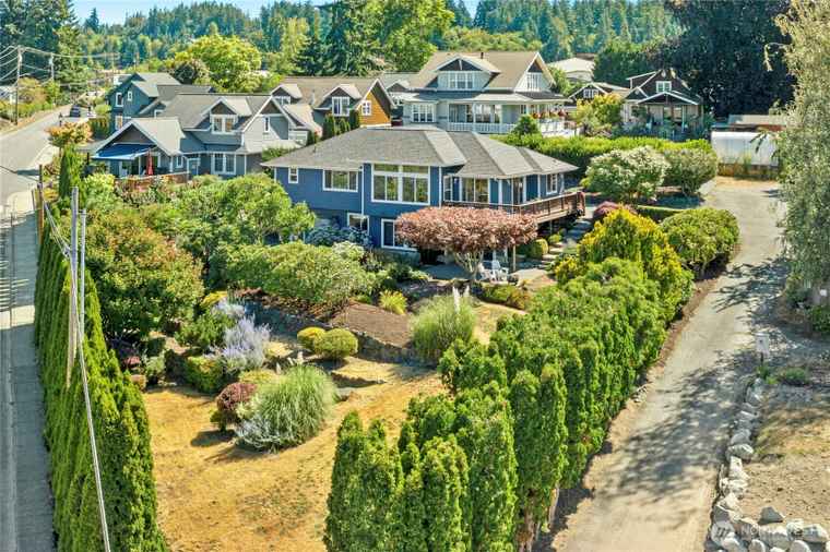 Photo of 493 NE Lincoln Rd Poulsbo, WA 98370