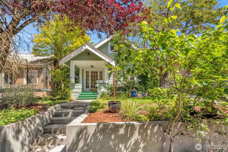 Photo of 5618 12th Ave NE Seattle, WA 98105