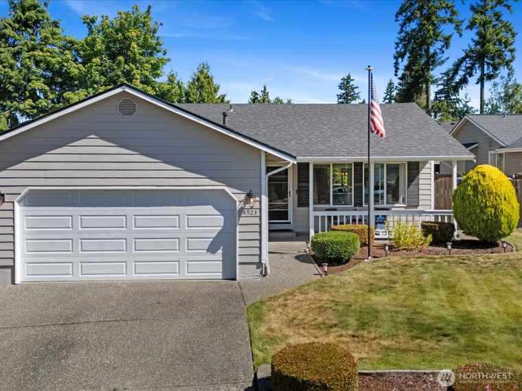 Photo of 8923 1st St SE Lake Stevens, WA 98258